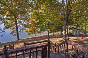 Captivating Cadiz Hideaway with Deck on Lake Barkley